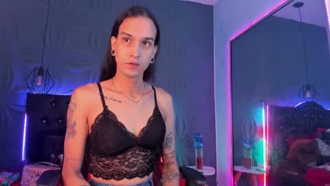 Joa Isaza     online show from 26, 12, 2024