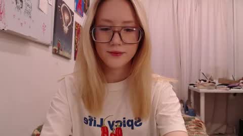 Snapshot of joan_kiss chatting on 28, 11, 2025 joan_kiss online show from 28, 11, 2025