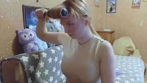 Snapshot of joannieherzberg chatting on 18, 10, 2025 Mila online show from 18, 10, 2025