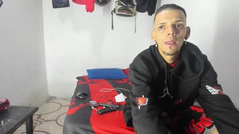 Snapshot of johan_and_antonella chatting on 1, 4, 2026 johan_and_antonella online show from 1, 4, 2026