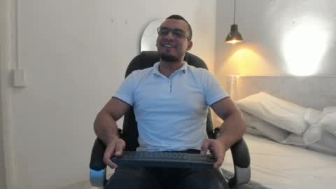Snapshot of johan_miller1 chatting on 7, 4, 2026 johan online show from 7, 4, 2026