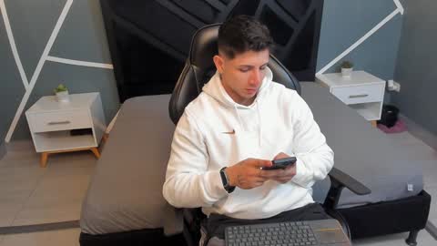 Snapshot of johan_williams_07 chatting on 24, 12, 2024 Johan Williams online show from 24, 12, 2024