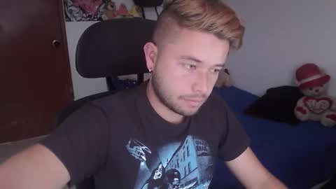 JOHAN independient model online show from 28, 11, 2025