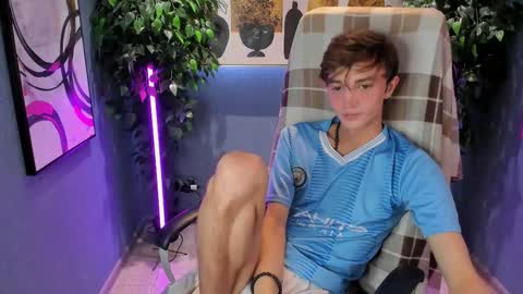 Snapshot of john_weasley chatting on 13, 9, 2025 John online show from 13, 9, 2025