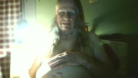 johnnieq1971 online show from 28, 4, 2026