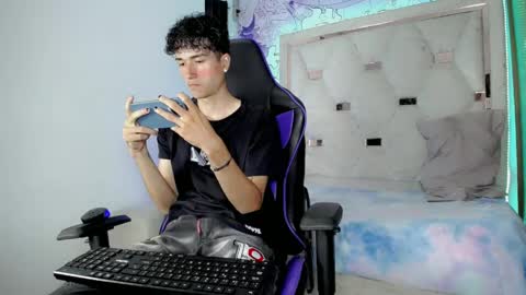 johnny_cagee online show from 8, 4, 2026