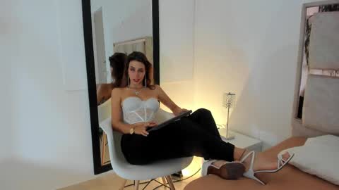 jolie_lov online show from 1, 3, 2025