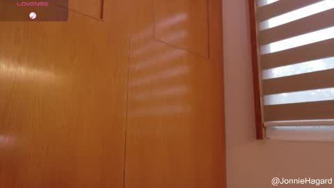 Jonnie Hagard online show from 7, 4, 2026