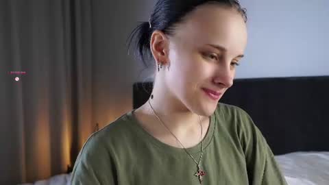 Snapshot of jonnienita chatting on 12, 6, 2026 Alice online show from 12, 6, 2026