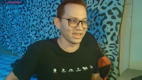 Snapshot of josh_18cm chatting on 17, 10, 2025 josh_18cm online show from 17, 10, 2025