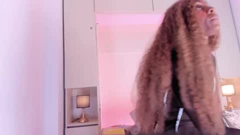 Snapshot of joyceblake chatting on 4, 2, 2026 joyceblake online show from 4, 2, 2026