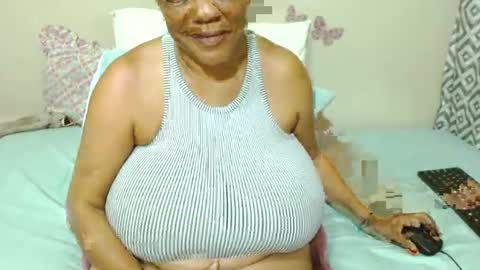 Snapshot of joycemando chatting on 4, 3, 2025 DairyQueen online show from 4, 3, 2025