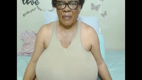 Snapshot of joycemando chatting on 19, 9, 2025 DairyQueen online show from 19, 9, 2025
