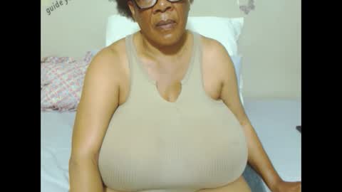 Snapshot of joycemando chatting on 2, 10, 2025 DairyQueen online show from 2, 10, 2025