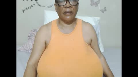 Snapshot of joycemando chatting on 8, 10, 2025 DairyQueen online show from 8, 10, 2025