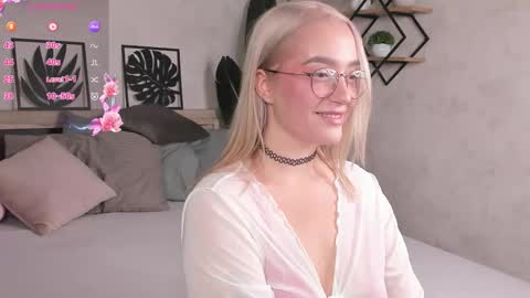 Snapshot of joyfuljasmine chatting on 27, 9, 2025 Vickie online show from 27, 9, 2025