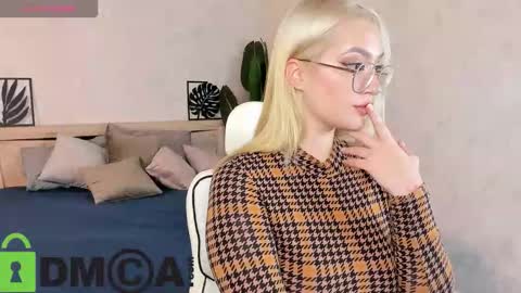 Snapshot of joyfuljasmine chatting on 15, 10, 2025 Vickie online show from 15, 10, 2025