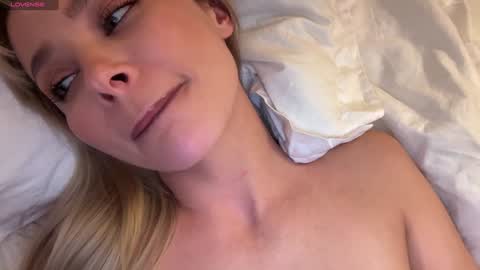 Jennie and Sophia online show from 4, 12, 2024