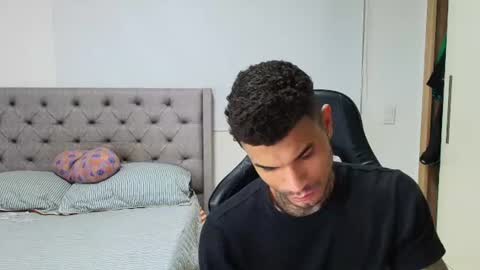 juan_gomez_1 online show from 25, 6, 2026