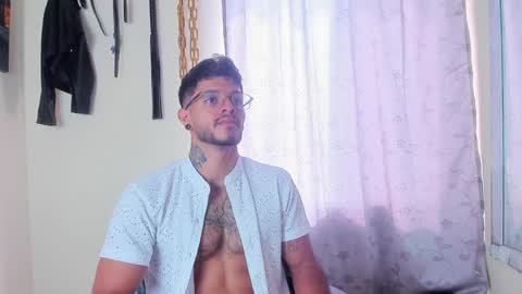 Snapshot of juanbladde chatting on 2, 1, 2025 Juan Esteban online show from 2, 1, 2025
