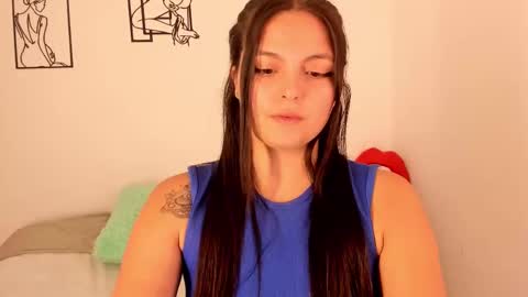 Snapshot of juanilittle chatting on 28, 9, 2025 juani online show from 28, 9, 2025