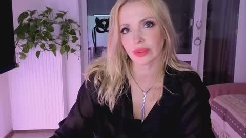 Snapshot of jugoddess chatting on 13, 9, 2025 Goddess Julia online show from 13, 9, 2025