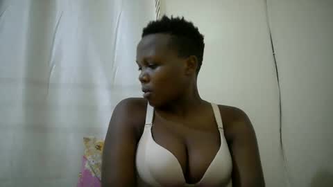 Snapshot of juicy_bella2 chatting on 11, 10, 2025 juicy_bella2 online show from 11, 10, 2025