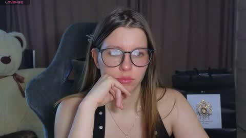 Snapshot of juicy_mystery chatting on 7, 7, 2026 laura online show from 7, 7, 2026