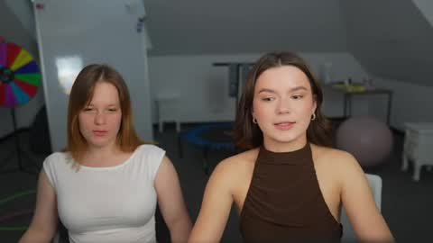 Snapshot of juicy_secrets_054 chatting on 24, 4, 2026 Elza online show from 24, 4, 2026