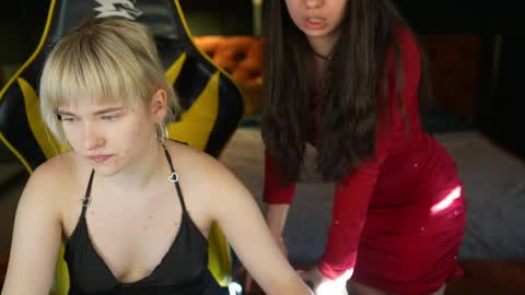 Snapshot of juicy_secrets_054 chatting on 1, 5, 2026 Elza online show from 1, 5, 2026