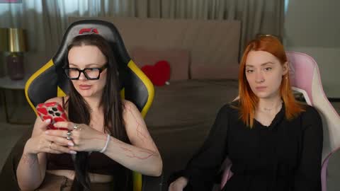 Snapshot of juicy_secrets_054 chatting on 5, 5, 2026 Elza online show from 5, 5, 2026
