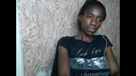 Snapshot of juicyberryx chatting on 6, 2, 2025 queen online show from 6, 2, 2025