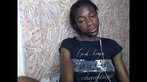 Snapshot of juicyberryx chatting on 6, 2, 2025 queen online show from 6, 2, 2025