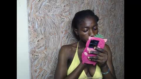 Snapshot of juicyberryx chatting on 9, 2, 2025 queen online show from 9, 2, 2025