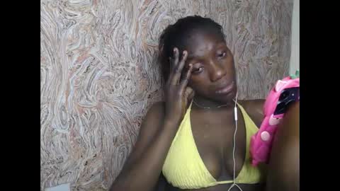 Snapshot of juicyberryx chatting on 11, 2, 2025 queen online show from 11, 2, 2025