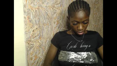 Snapshot of juicyberryx chatting on 17, 2, 2025 queen online show from 17, 2, 2025