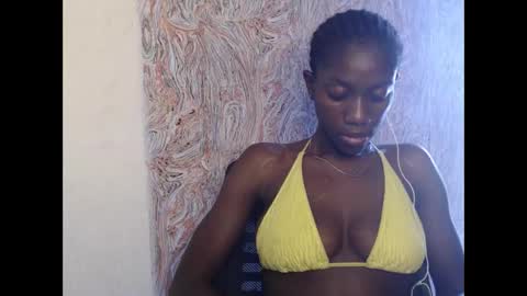 Snapshot of juicyberryx chatting on 21, 2, 2025 queen online show from 21, 2, 2025