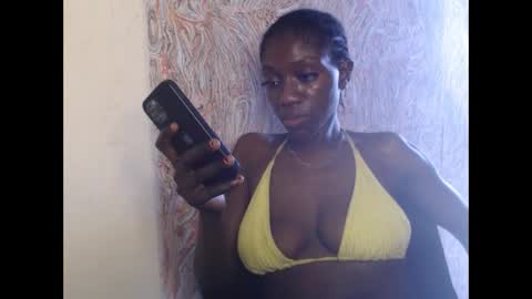 Snapshot of juicyberryx chatting on 22, 2, 2025 queen online show from 22, 2, 2025