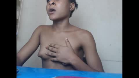 juicynwetx online show from 10, 3, 2025