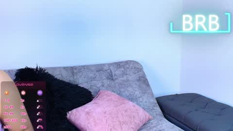 Snapshot of jules_n_gia chatting on 1, 6, 2026 Jules and Gia online show from 1, 6, 2026