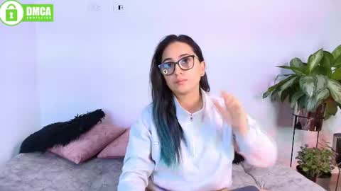 Snapshot of jules_n_gia chatting on 1, 7, 2026 Jules and Gia online show from 1, 7, 2026