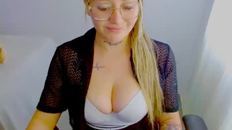  Juliana Torres  online show from 17, 9, 2025