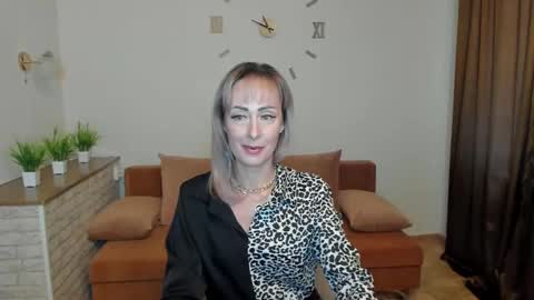 Snapshot of julia__cherry_ chatting on 10, 12, 2024 julia__cherry_ online show from 10, 12, 2024