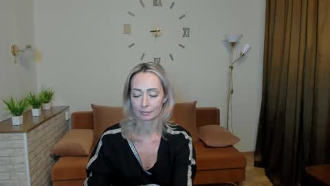 Snapshot of julia__cherry_ chatting on 12, 1, 2025 julia__cherry_ online show from 12, 1, 2025