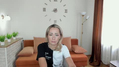 Snapshot of julia__cherry_ chatting on 25, 1, 2025 julia__cherry_ online show from 25, 1, 2025