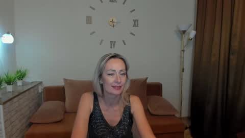 Snapshot of julia__cherry_ chatting on 1, 2, 2025 julia__cherry_ online show from 1, 2, 2025