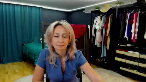Snapshot of julia__cherry_ chatting on 22, 4, 2026 julia__cherry_ online show from 22, 4, 2026