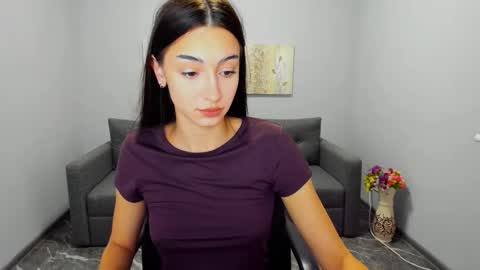 Snapshot of julia_laurent chatting on 27, 11, 2025 Julia online show from 27, 11, 2025