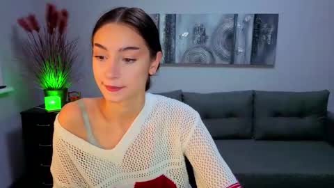 Snapshot of julia_laurent chatting on 28, 11, 2025 Julia online show from 28, 11, 2025