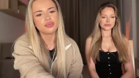 Snapshot of julia_rle chatting on 3, 11, 2025 Julia R Le online show from 3, 11, 2025